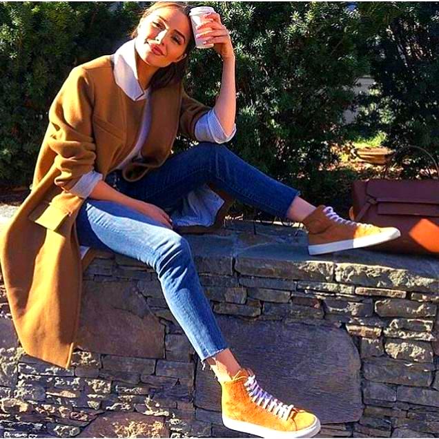Camel Coat And Jeans For Women: Easy Guide To Try Now 2023