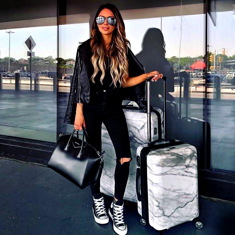 Best All Black Airport Outfit For Women 2022