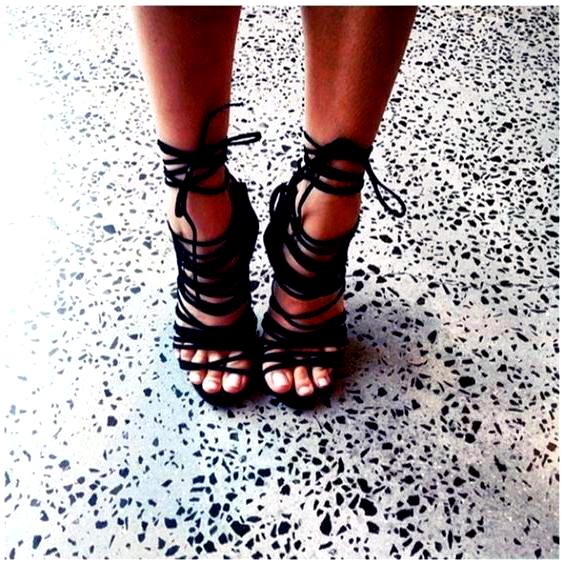 Best Strappy Heels For Your New Year Party 2022