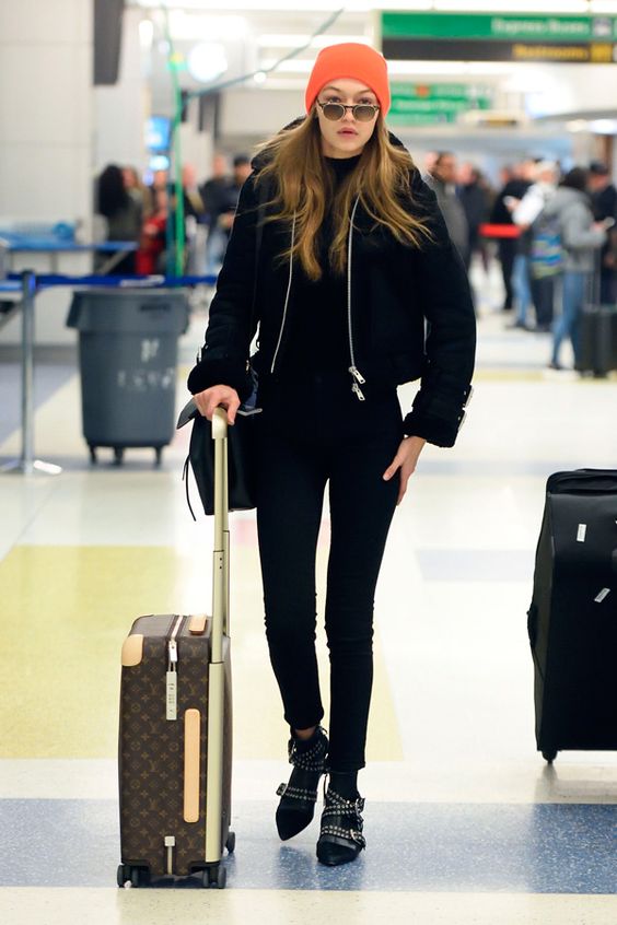 All Black Airport Outfit For Women 2023