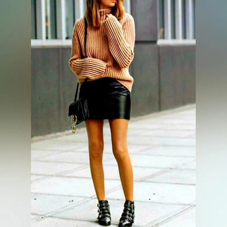 Black Leather Mini Skirt Outfit: Find Your Precious Style 2023