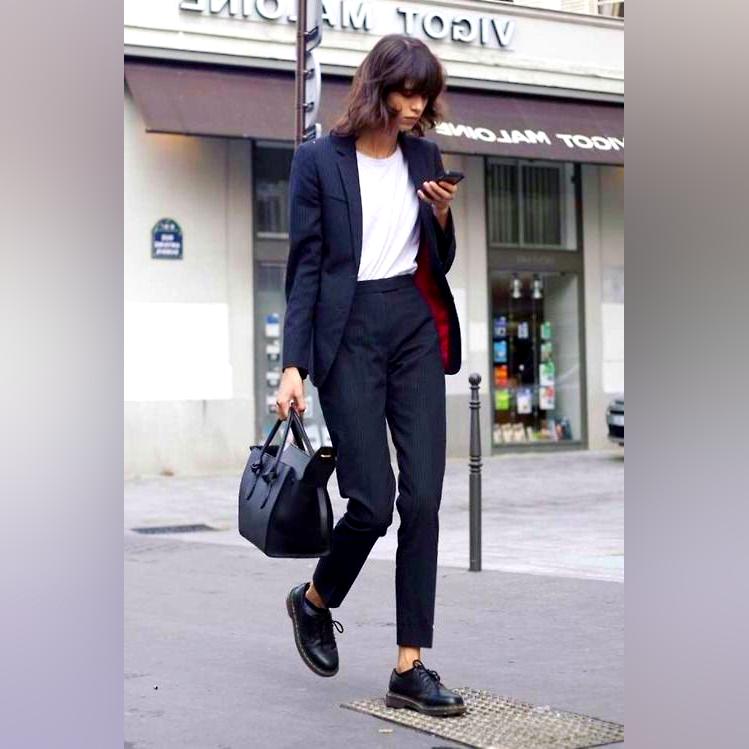 Can Women Wear Black Suits With White Shirts 2022