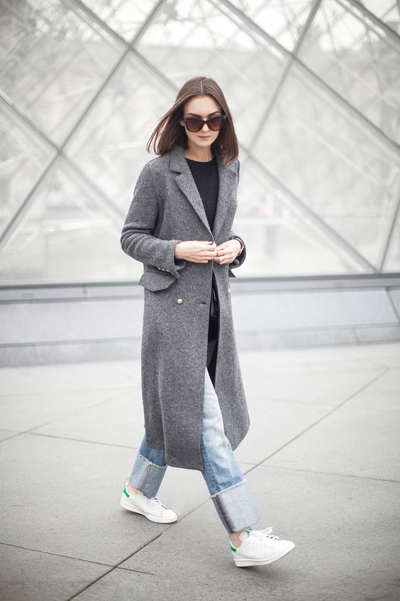 Grey Coat With White Sneakers: Best Combo For Spring 2022