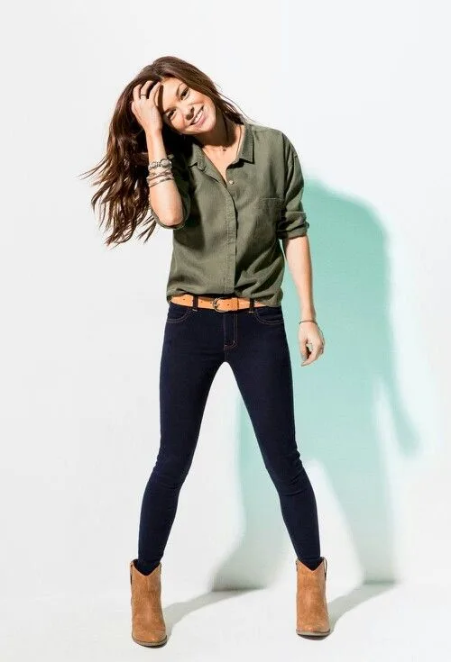 Khaki Green Shirt Outfit Ideas For Women To Wear Right Now 2023