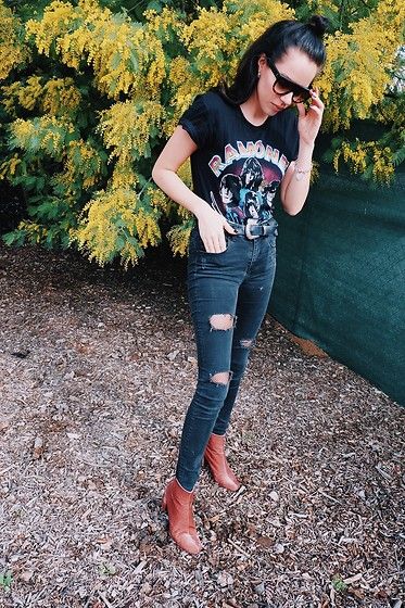 How To Wear Rock Band T-Shirt With Ripped Jeans 2022