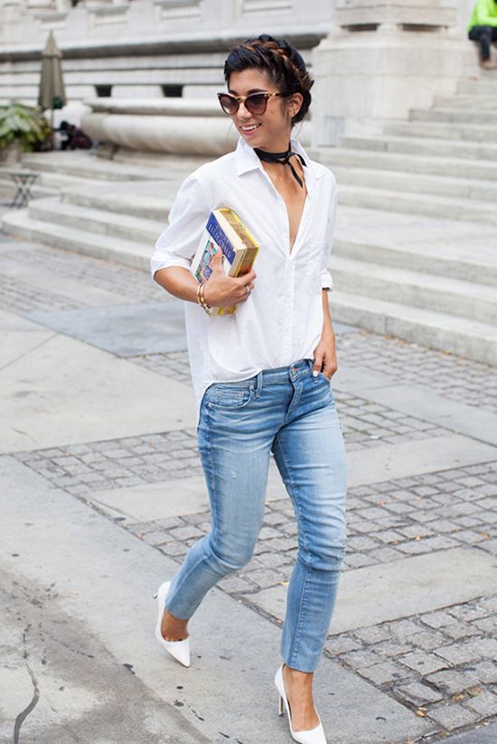 White Shirt And Blue Jeans: Easy Combination To Invest 2023