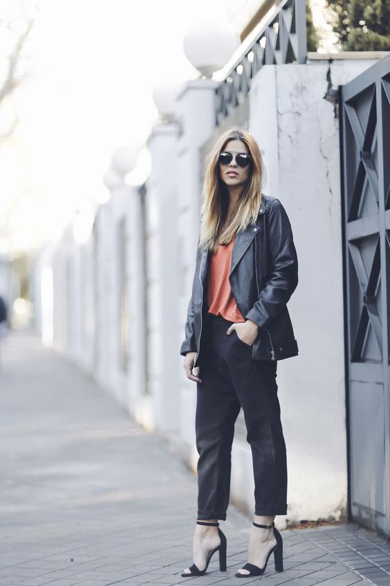 How To Wear Heeled Sandals And Black Pants For Office 2022