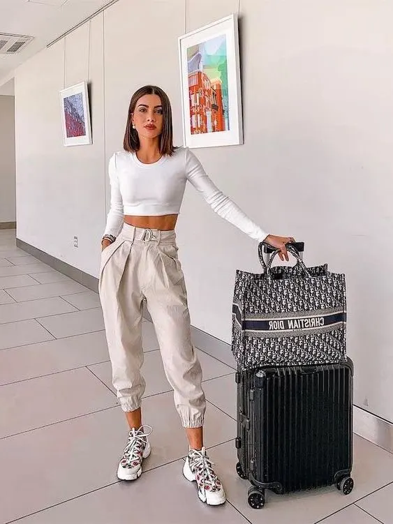 Summer Airport Outfit: Best Ideas To Follow This Year 2023